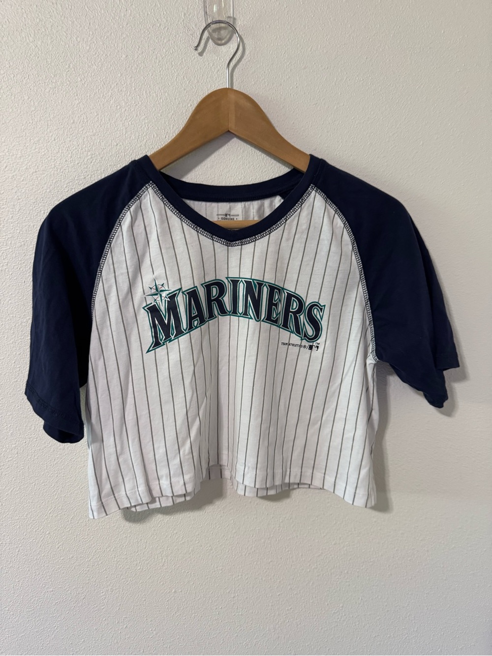 Seattle Mariners Genuine Merchandise Raglan Pinstripe Crop Top Tee Navy White-M